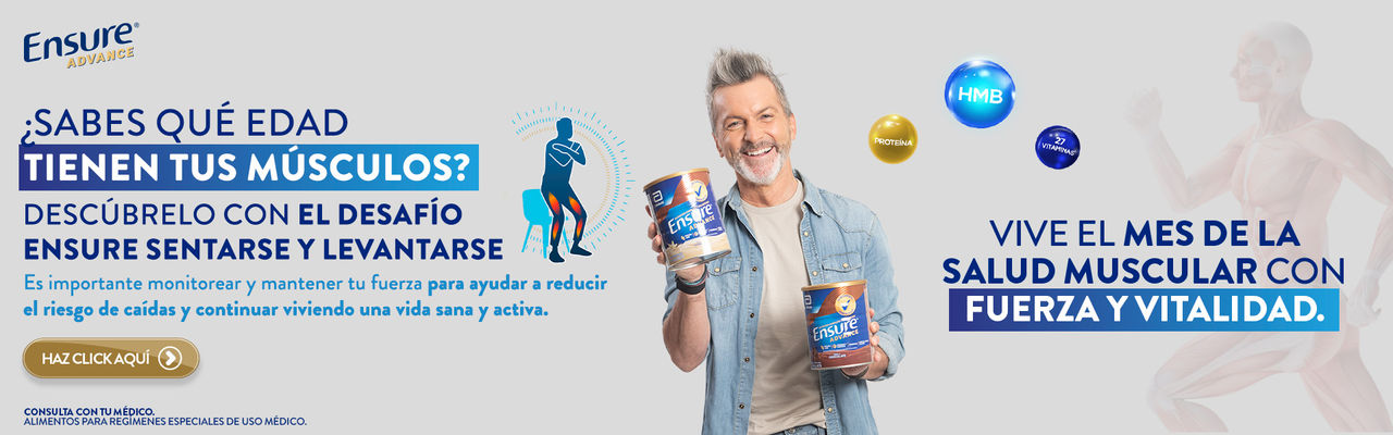 Hombre sosteniendo latas de ensure