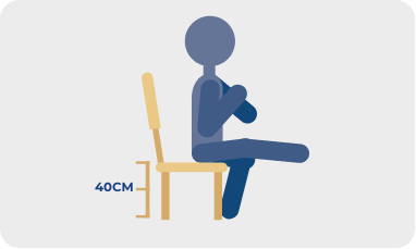 Ilustración persona sentada con pierna derecha estirada